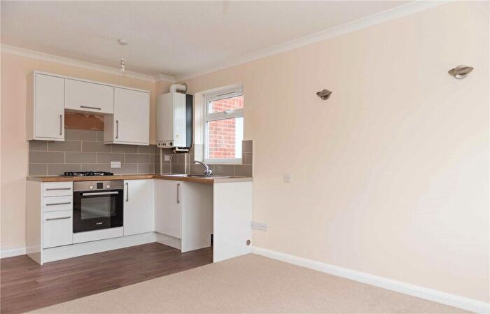 1 Bedroom Apartment For Sale In Herschell Road, Leigh-on-Sea, Essex, SS9