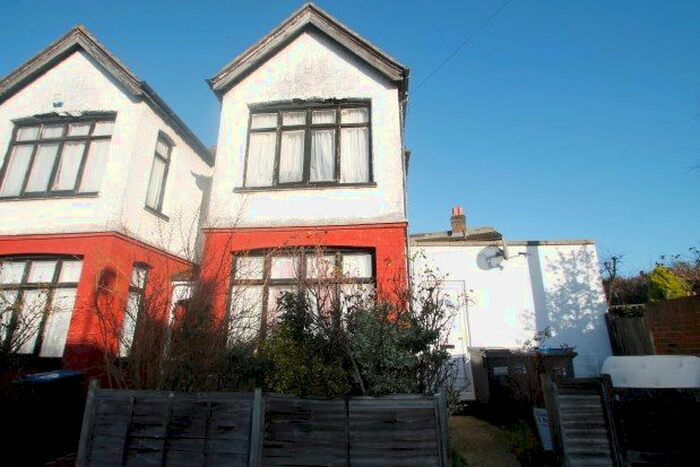 2 Bedroom Flat To Rent In Beauchamp Road, London, SE19