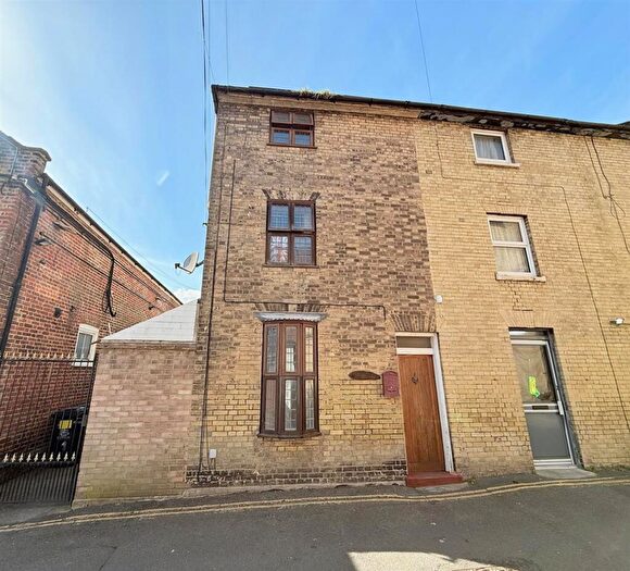 2 Bedroom Semi-Detached House For Sale In Wellington Road, Great Yarmouth, NR30