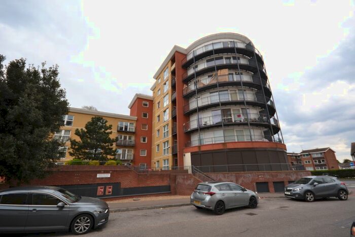 1 Bedroom Flat To Rent In Royal Crescent, Ilford, IG2