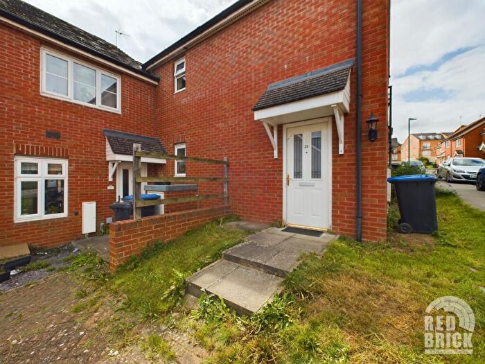 3 Bedroom Semi-Detached House To Rent In Stowe Drive, Rugby, CV22