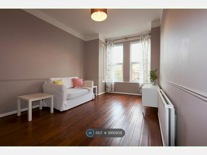 2 Bedroom Flat To Rent In Balham, London, SW12