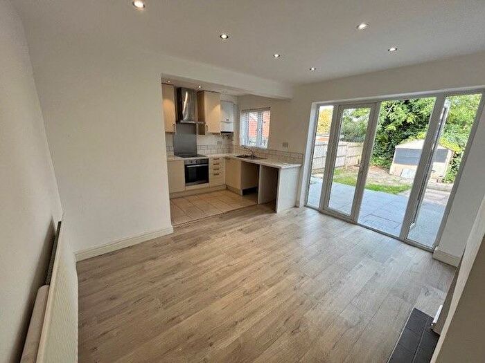 3 Bedroom Semi-Detached House To Rent In Lighthorne Road, Solihull, B91