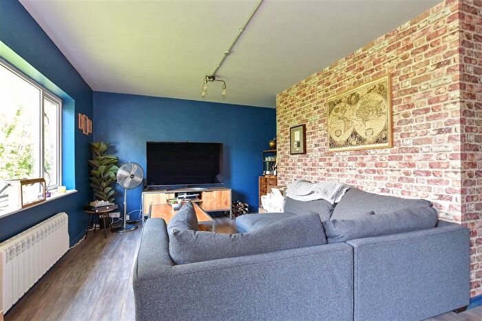 2 Bedroom Flat For Sale In Sunderland Close, Borstal, Rochester, Kent, ME1