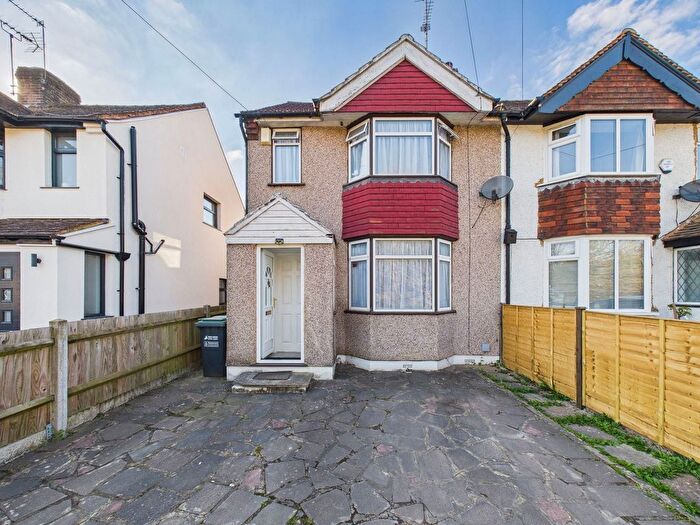 3 Bedroom Semi-detached House For Sale In Denham Way, Maple Cross, Rickmansworth, WD3