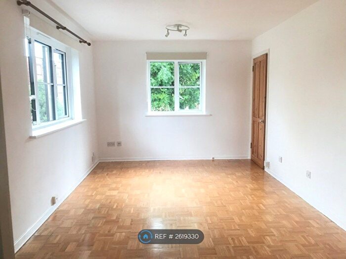 1 Bedroom Flat To Rent In Kendal Court, London, SW14
