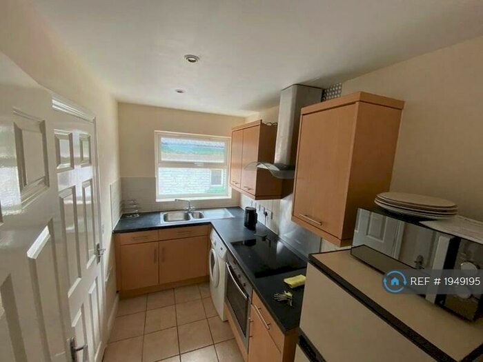 1 Bedroom Flat To Rent In Louise Court, Wealdstone, Harrow, HA3