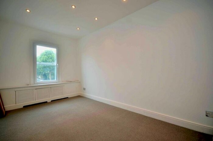 3 Bedroom Flat To Rent In Goldhawk Road, London, Shepherd's Bush, London, W12