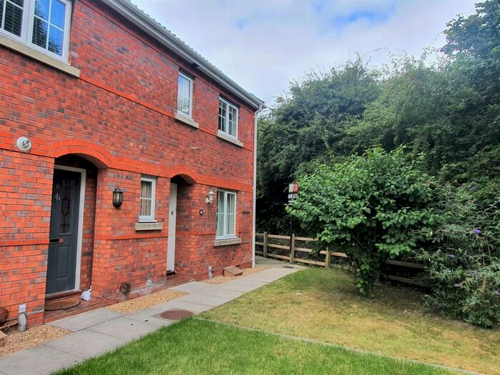 3 Bedroom End Of Terrace House To Rent In Poinsettia Close, Fareham, PO15