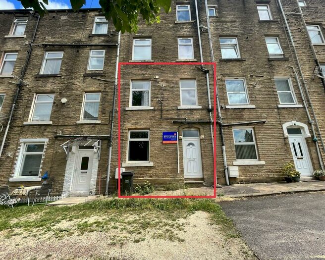 2 Bedroom Terraced House For Sale In Whitegate Road, Newsome, Huddersfield, HD4