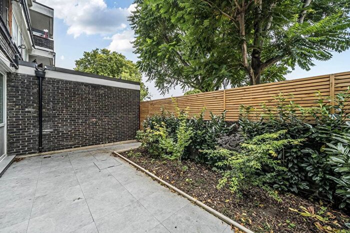 Studio To Rent In Kirwyn Way, Kennington, London, SE5