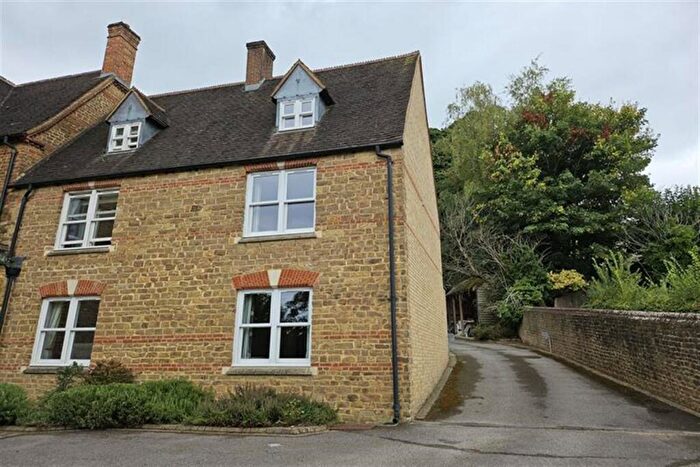 3 Bedroom House To Rent In Bedroom Property In Godalming, GU7