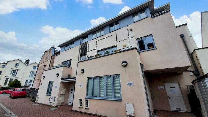 2 Bedroom Flat To Rent In Hampton Road, Redland, BS6