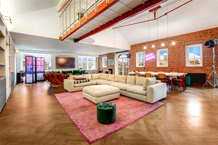 3 Bedroom Apartment To Rent In Battersea High Street, London, SW11