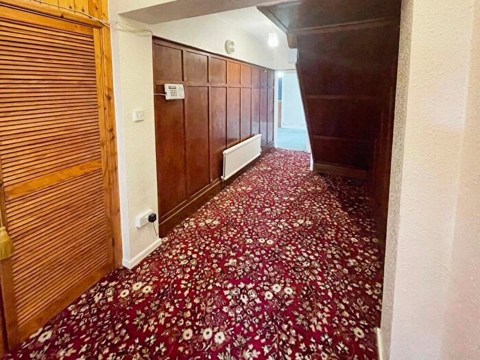 5 Bedroom Semi-Detached House For Sale In Walters Road, Bridgend, CF31 - Photo 4