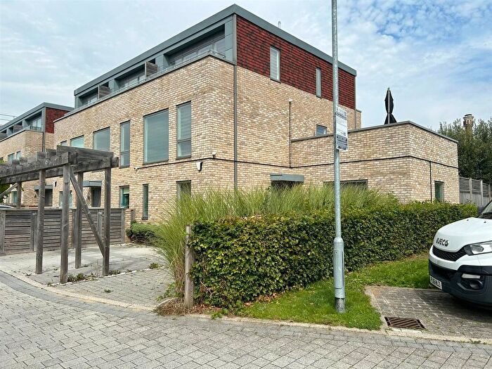 4 Bedroom Semi-Detached House To Rent In Mark Twain Drive, London, NW2