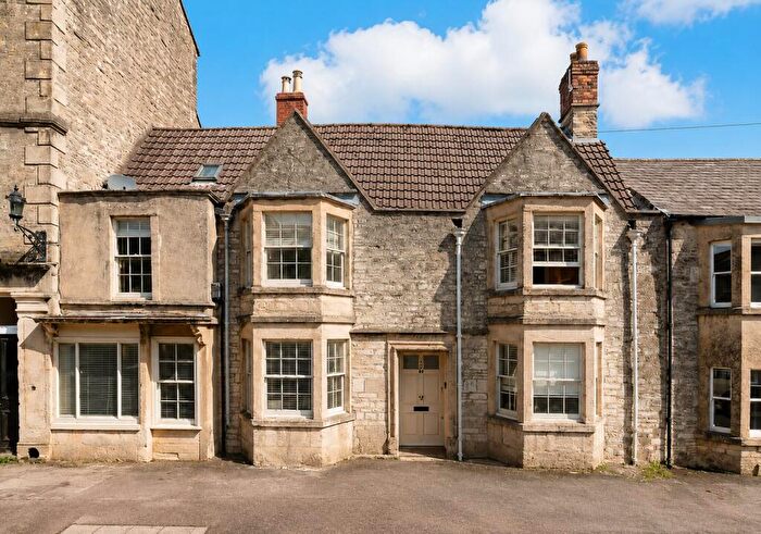 4 Bedroom Country House For Sale In High Street, Marshfield, SN14