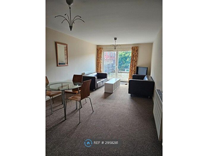 2 Bedroom Flat To Rent In Salamander Court, Edinburgh, EH6