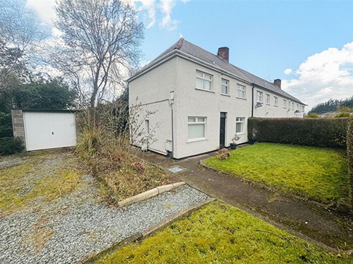 3 Bedroom End Of Terrace House For Sale In Third Avenue, Llay, LL12