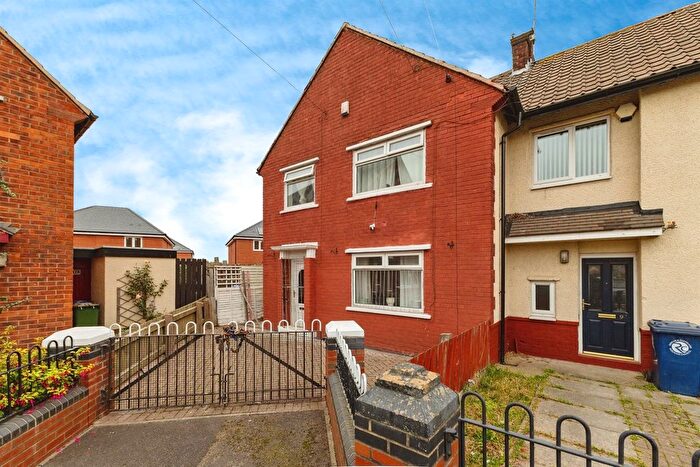 3 Bedroom End Terrace House For Sale In Lawson Close, South Bank, Middlesbrough, TS6