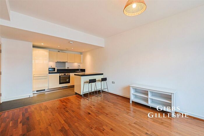 1 Bedroom Flat To Rent In Wallis House, Great West Road, Brentford, TW8