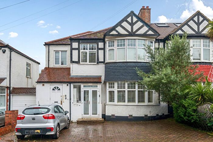 2 Bedroom Flat For Sale In Southern Avenue, London, SE25