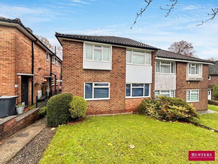 2 Bedroom Flat To Rent In Vernon Crescent, Barnet, EN4