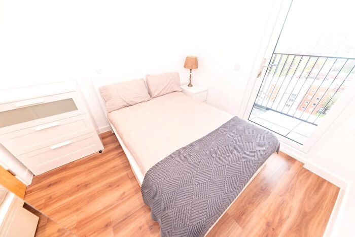 3 Bedroom Flat To Rent In The Gateway, Trafford Road, Salford, M5
