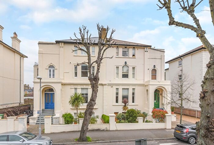 Studio To Rent In Grove Road, Surbiton, Surrey, KT6