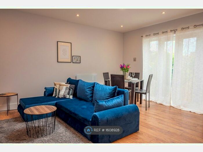 1 Bedroom Flat To Rent In Albert Court, Ramsgate, CT11