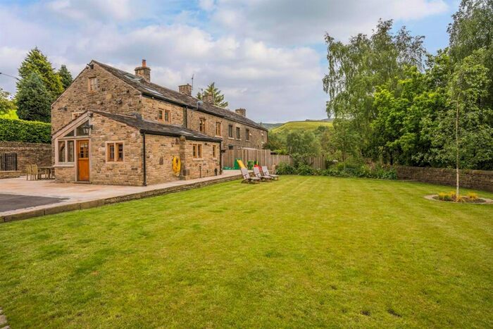 4 Bedroom House For Sale In Lean Town, Glossop, SK13