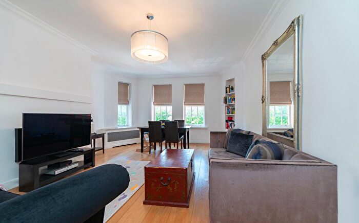 3 Bedroom Flat For Sale In St. Johns Wood Road, London, NW8
