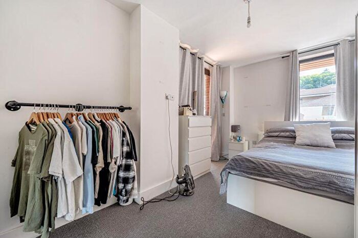 1 Bedroom Flat To Rent In Catteshall Lane, Godalming, GU7
