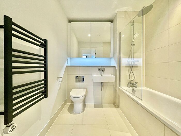 3 Bedroom Flat To Rent In Meadowside, Old Mount Street, Manchester, M4