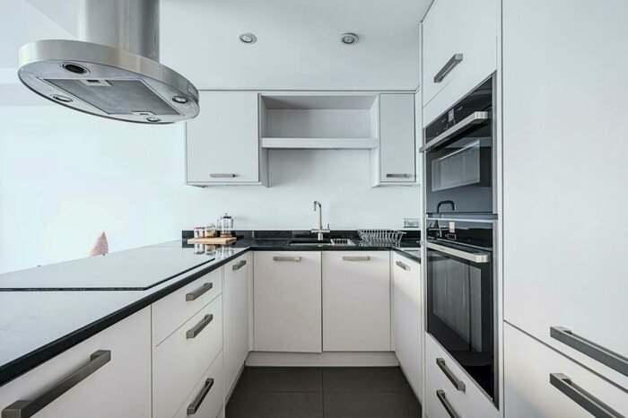2 Bedroom Flat To Rent In Mile End Road, Whitechapel, London, E1