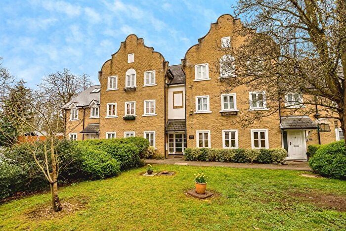 2 Bedroom Apartment For Sale In Upton Park, Slough, SL1