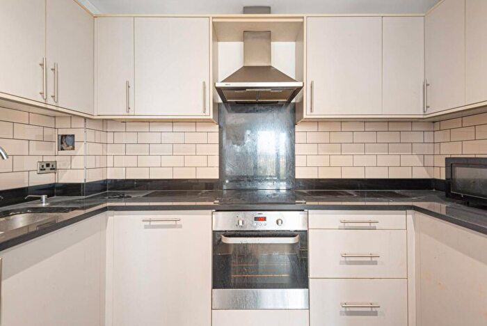 3 Bedroom Flat To Rent In Felix Court, Colindale, London, NW9
