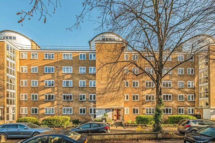 2 Bedroom Flat For Sale In Tildesley Road, Putney, SW15