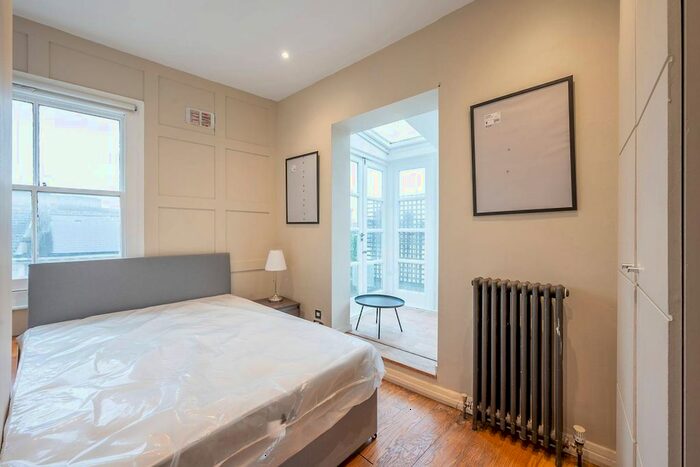 1 Bedroom Flat To Rent In Queenstown Road, Battersea, London, SW8