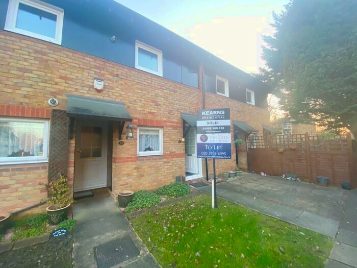 1 Bedroom Flat To Rent In Curran Close, Uxbridge, UB8