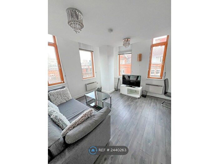 2 Bedroom Flat To Rent In Chatsworth House, Manchester, M1