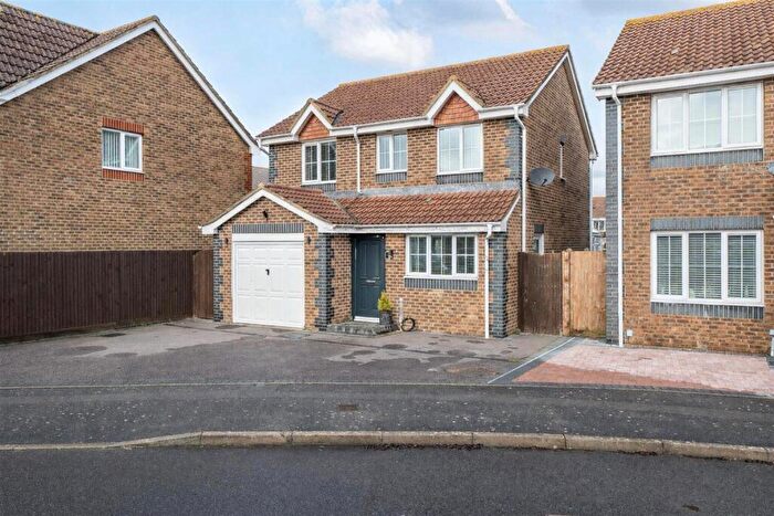 3 Bedroom Detached House For Sale In Howard Close, Lee-on-the-solent, PO13
