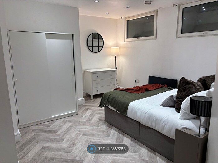 2 Bedroom Flat To Rent In Whitworth Street, Manchester, M1