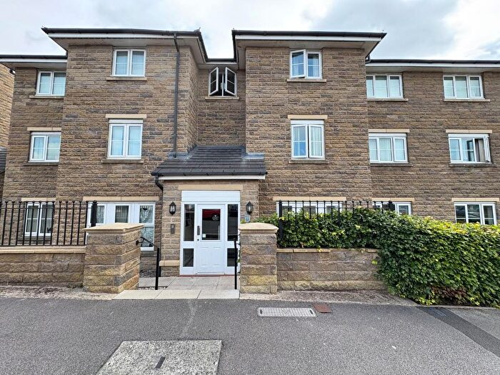 2 Bedroom Flat For Sale In Highfield Chase, Dewsbury, West Yorkshire, WF13
