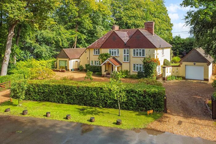 4 Bedroom Detached House For Sale In Waverley Avenue, Fleet, GU51