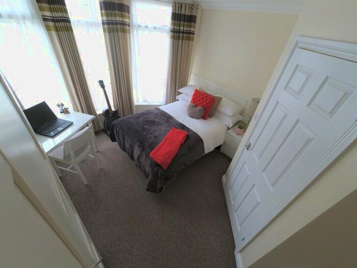 5 Bedroom House Of Multiple Occupation To Rent In Royal Terrace, Barrack Road, Northampton, NN1