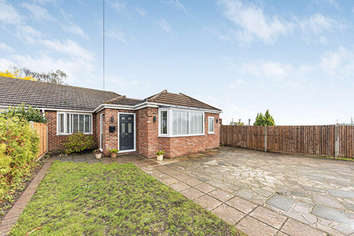 3 Bedroom Semi-Detached Bungalow For Sale In Summerhouse Drive, Wilmington, DA2