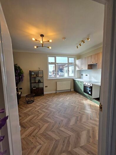 3 Bedroom Flat To Rent In Beech Court, Kingsground, Eltham, Greenwich, SE9