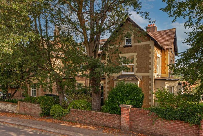 1 Bedroom Apartment To Rent In Woodlands Road, Redhill, RH1