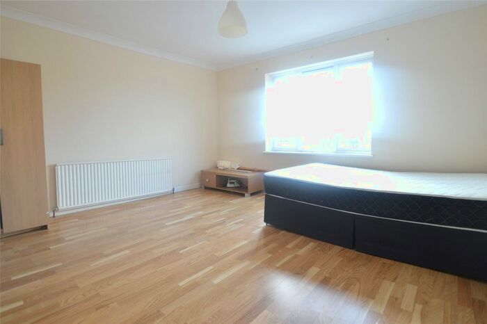 1 Bedroom Property To Rent In Taplow Road, Taplow, Maidenhead, Buckinghamshire SL6